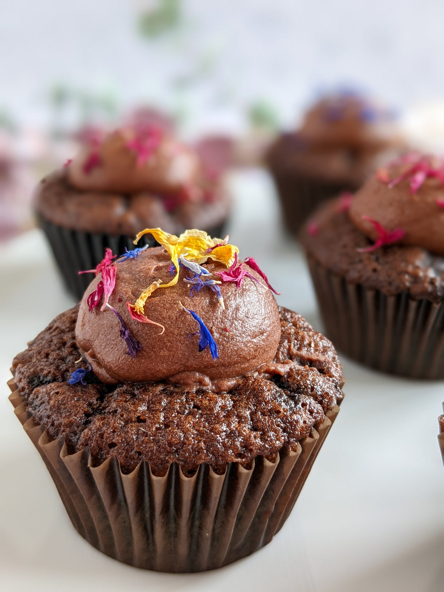 Cupcakes mit essbaren Blüten